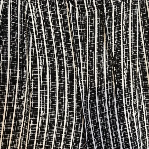 Torrid Black and White Patterned Dress Pants - Picture 3 of 4